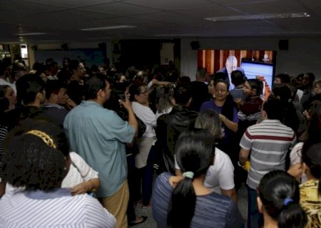 14 a 7: Mesmo sob protestos, deputados aprovam redução de salários dos professores