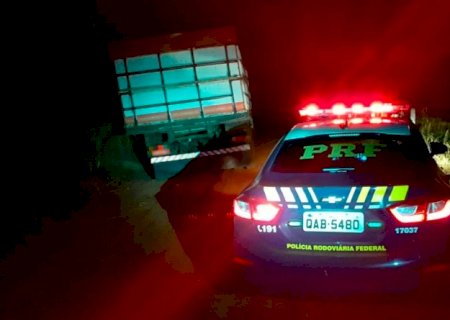 Carga de cigarros é apreendida em caminhão abandonado na BR-163