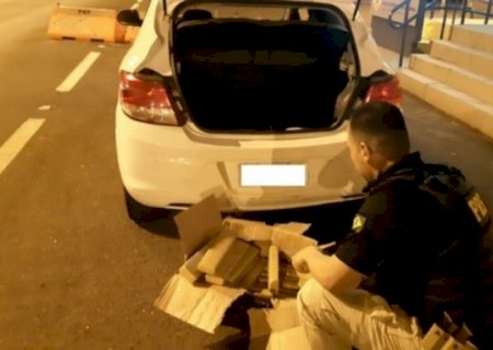 PRF de Naviraí apreende 29,4 kg de maconha em carro que ia para RS
