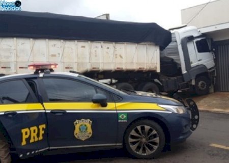 PRF apreende cerca de 250 mil maços de cigarro contrabandeados no sul do MS