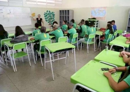 Professores terão reajuste salarial e pagamento do piso até 2027