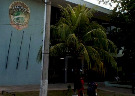 Com bebê e crianças dentro de carro, motorista faz ‘zerinhos’ e acaba preso pela PM