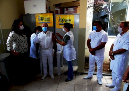 Naviraí fecha prefeitura após servidores testarem positivo para coronavírus