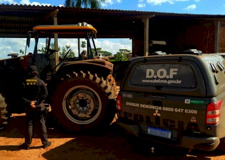 Polícia recupera trator furtado durante operação na MS-180