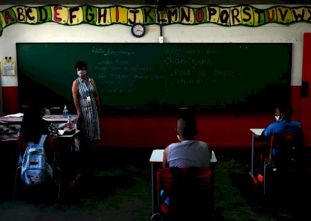 Especialistas discutem perspectivas para retomada de aulas presenciais