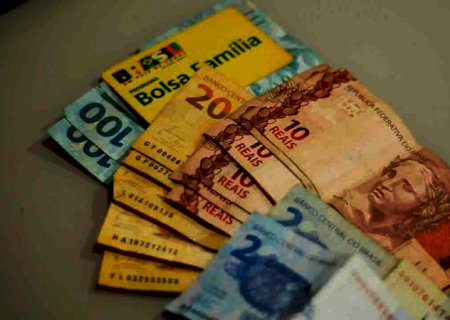 Bolsa Família poderá pagar 'bônus' a famílias com alunos que tiverem melhores notas na escola