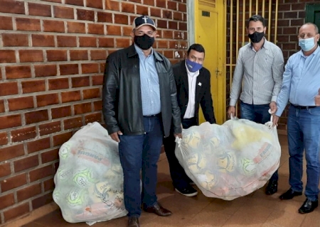 TAQUARUSSU: Escola Municipal recebe kits esportivos para crianças