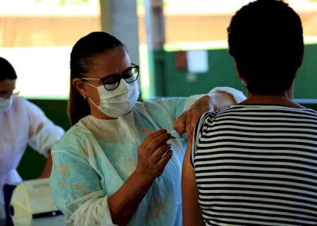 Pessoas com 53 anos serão imunizadas contra a covid-19 nesta quarta em Batayporã