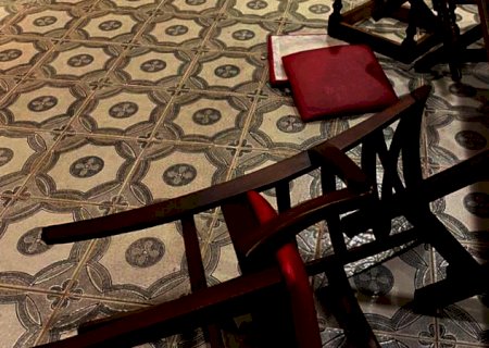 Altar danificado e cadeiras quebradas: suspeitos invadem e depredam capela em MS