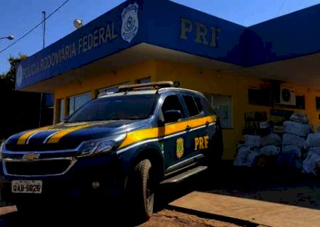 Adolescente &eacute; apreendido com 1,2 tonelada de maconha em persegui&ccedil;&atilde;o