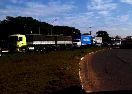 Recapeamento asfáltico causa interdição parcial do trânsito entre Batayporã e Anaurilândia