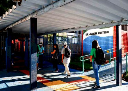 Na rede estadual, volta &agrave; sala &eacute; obrigat&oacute;ria e pais podem ser denunciados