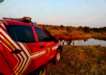 Jovem morre afogado em a&ccedil;ude de fazenda