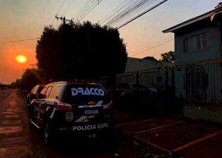 Espingarda e muni&ccedil;&otilde;es s&atilde;o apreendidas na casa de ex-servidor da prefeitura