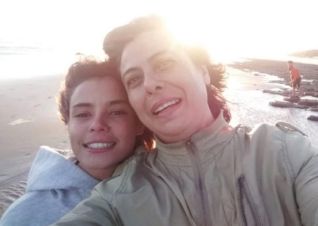 Professora adota aluna de 16 anos ao ver que ela morava em orfanato