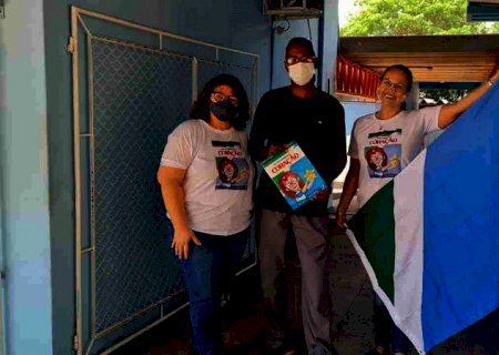 Para homenagear MS, escritoras levam lançamento de livro para onde o leitor chamar