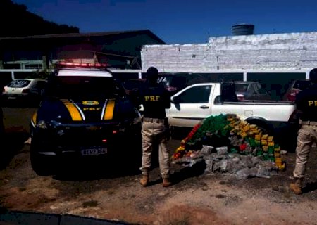 Casal de adolescentes &eacute; preso com 327 quilos de maconha em persegui&ccedil;&atilde;o