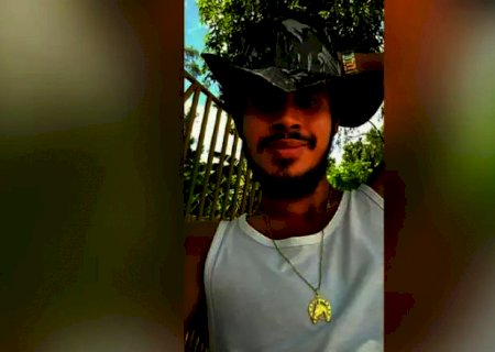 Rapaz é morto com facada no pescoço em frente à conveniência