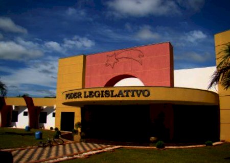 Juiz bloqueia bens de ex-vereadores implicados por fraudes com verbas indenizatórias em MS
