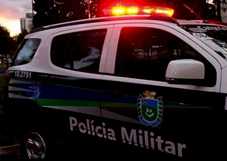 Motorista atropela vendedor de salgados e colide contra carro estacionado em MS