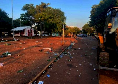 Cart&atilde;o postal de Bonito amanhece tomado por lixo ap&oacute;s festa de Ano-Novo
