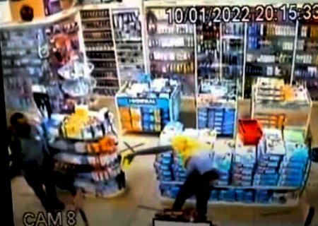 Ousado, assaltante rouba farm&aacute;cia em frente a delegacia