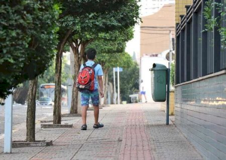Aulas presenciais retornam hoje para 300 mil alunos