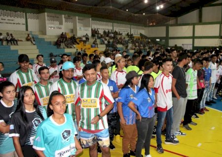 Prefeitura de Naviraí dá início a três competições de Futsal envolvendo 75 equipes e mais de 700 atletas