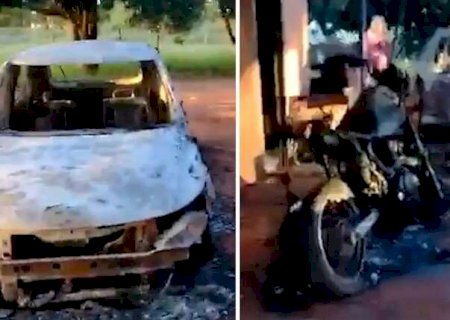 Homem &eacute; morto com 18 facadas e suspeito tem ve&iacute;culos incendiados por vingan&ccedil;a