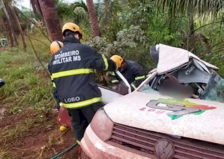 Mortos em colis&atilde;o frontal entre carro e carreta eram pai e filha