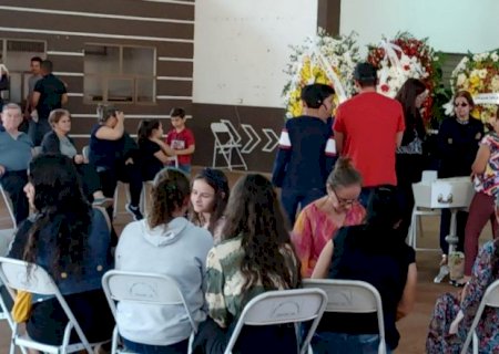 Velório de menino atropelado por caminhão é marcado por tristeza e ‘sede de justiça’ em MS