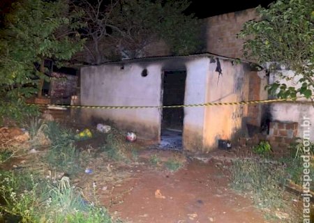 Homem de 50 anos &eacute; achado morto dentro de casa em chamas