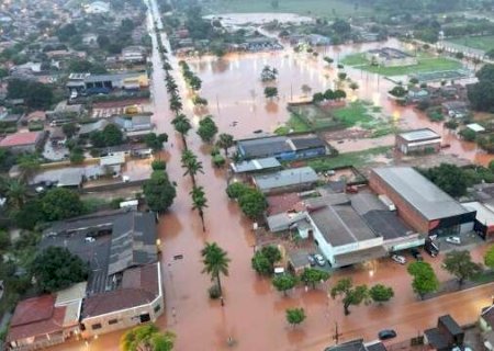 Lagoa inundou cerca de 50 casas durante chuva no interior de MS