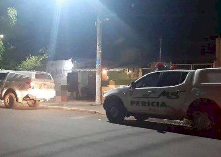 Cabeleireiro &eacute; encontrado morto sentado em vaso sanit&aacute;rio de sal&atilde;o
