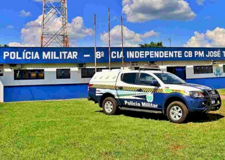 Réu por tentar matar o pai acaba preso após bater na namorada e xingar policiais em MS