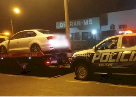 Motorista bêbado é preso com maconha e por perturbação do sossego