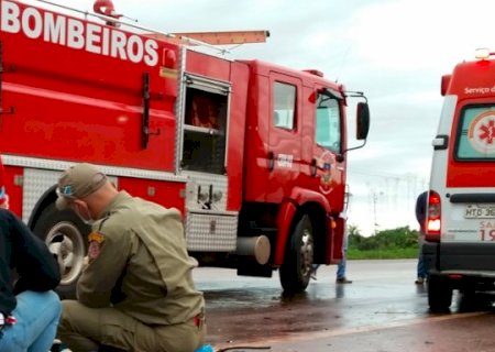 Carro capota e passageira de 70 anos morre em acidente na BR-060
