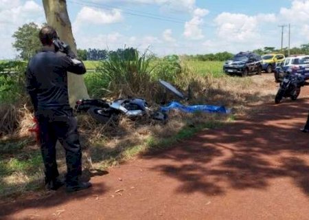 Capit&atilde;o do Ex&eacute;rcito morre ao perder controle em curva e bater moto em &aacute;rvore