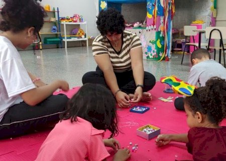 Na UFGD, estudantes com filhos podem assistir aulas enquanto crianças têm recreação na Brinquedoteca