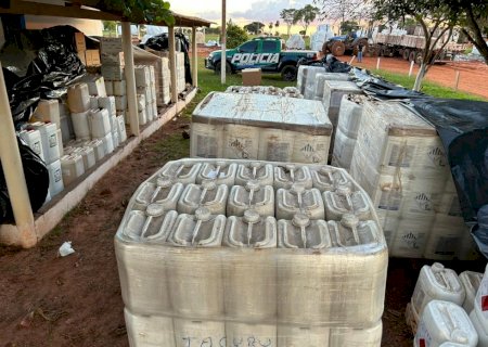 Empresa é multada em R$ 123,5 mil por armazenar de 11 mil litros de agrotóxicos ilegais