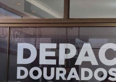 Dupla acusada de enganar vítimas na porta de agência bancaria é presa