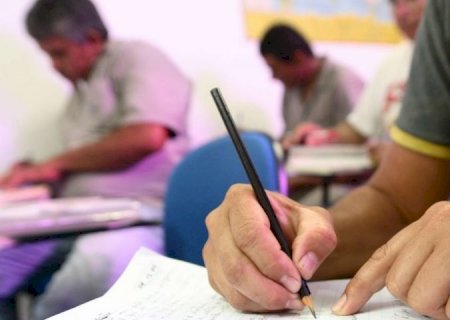 Brasil tem 900 mil alunos com mais de 40 anos na escola