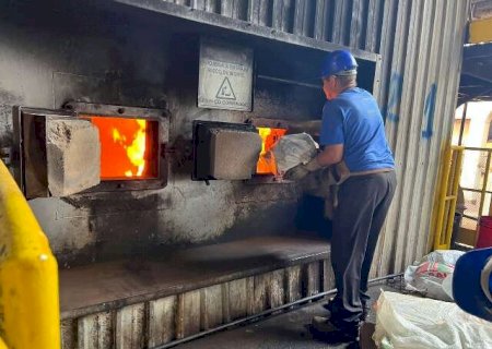 Quatro toneladas de entorpecentes apreendidos s&atilde;o incinerados em Dourados