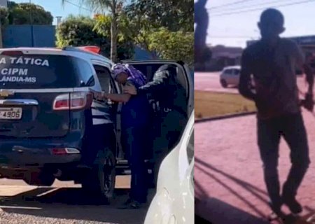 Após se acorrentar em prefeitura, homem é preso por quebrar janela de Câmara Municipal