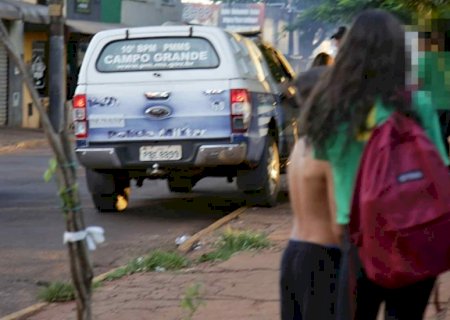 Pais devem conversar com filhos e evitar criar cenário de pânico, diz psicóloga sobre escolas