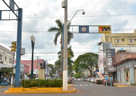 Semáforos em Dourados vão ganhar câmeras de monitoramento