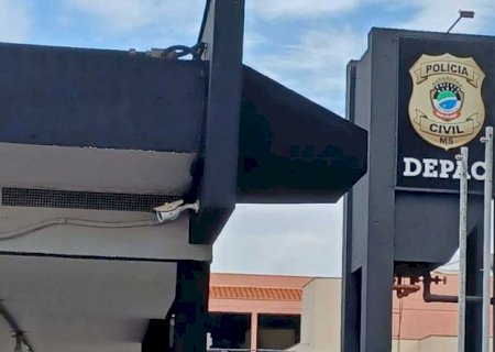 Mulher é ameaçada com faca pelo marido após corrigir filha em Dourados