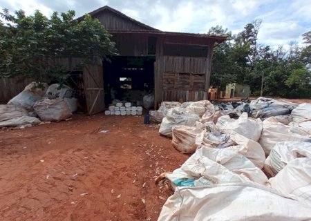Polícia Militar Ambiental de Aquidauana autua dono de depósito de recicláveis em R$ 50 mil por armazenamento e disposição inadequada de embalagens de agrotóxicos
