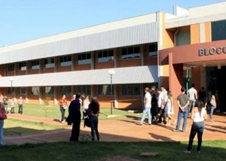 Vestibular 2024 da UFGD garante metade das vagas para estudantes de escola pública