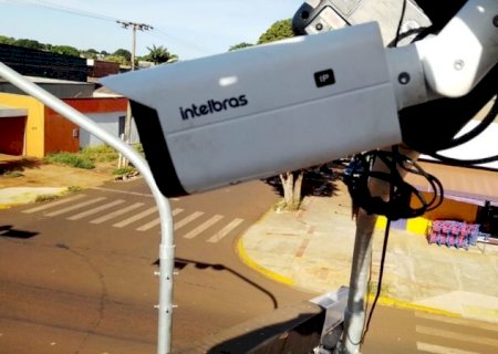 Dourados vai ter videomonitoramento em 23 semáforos até o final do mês